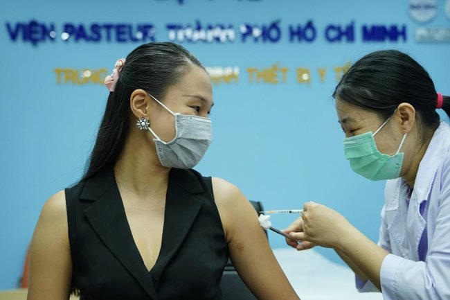 Vietnamese employers seek to vaccinate staff and dependents against Covid-19