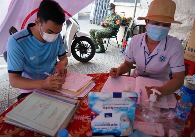 Workers, experts allowed to travel between Dong Nai and HCMC