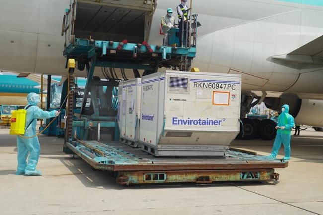 580,000 more AstraZeneca vaccine doses ordered by VNVC arrive in HCMC