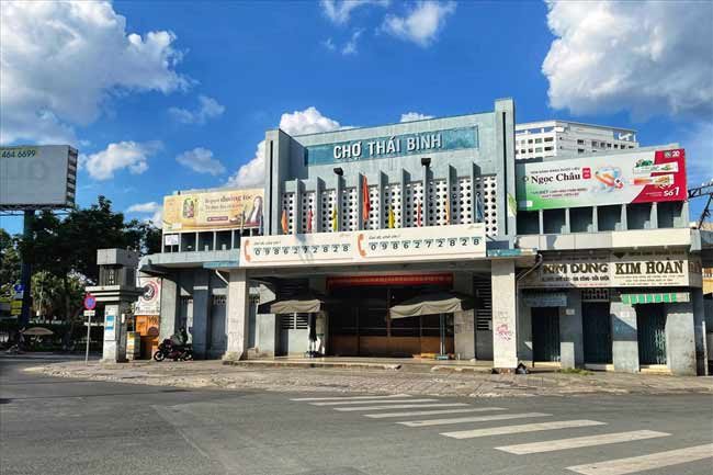 All traditional wet markets in Thu Duc City, 11 districts in HCMC suspended