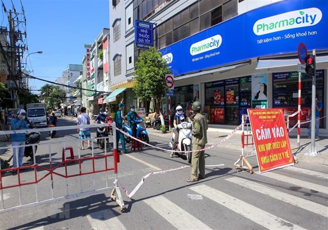 Danang bans gatherings of over two persons, suspends delivery services