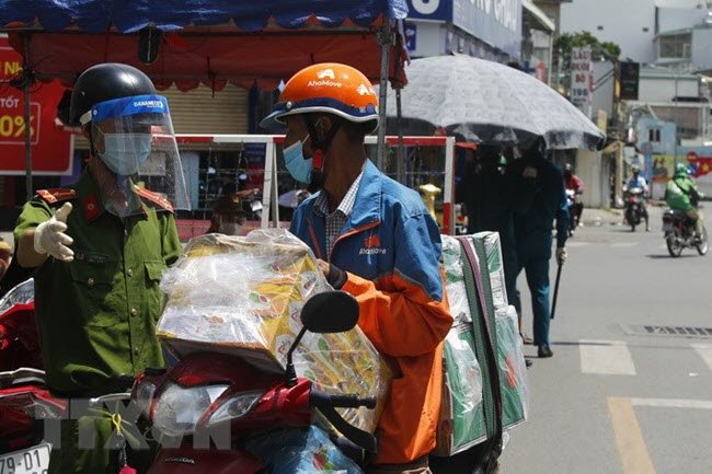 Delivery drivers should be allowed to continue working: official
