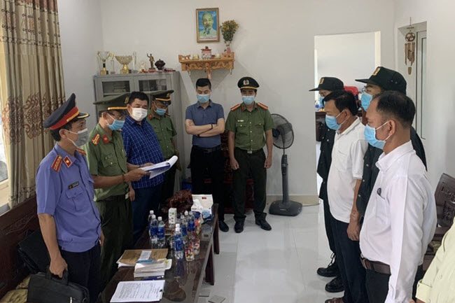 Former leaders of Phu Bai airport detained over graft charges