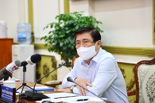 HCMC chairman calls on residents to unite in Covid-19 fight