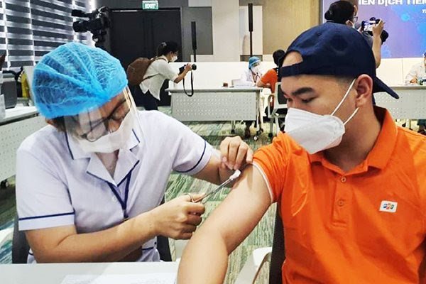 HCMC expects to vaccinate 70% of adults against Covid by next month