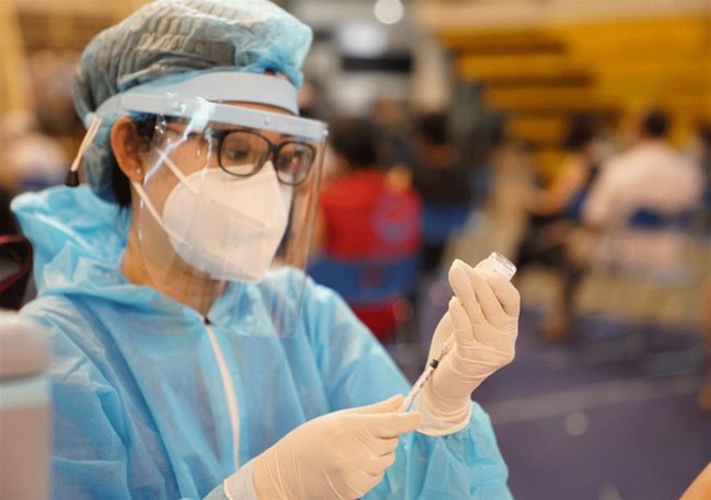 HCMC, Hanoi get 270,000 more Covid-19 vaccine doses each