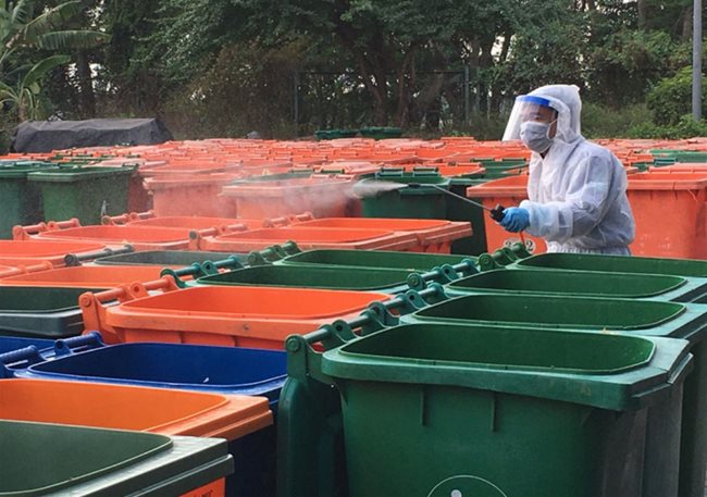 HCMC plans to assign four more firms to treat Covid-19-related waste