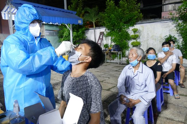 HCMC set to send Covid test sample collection teams to households