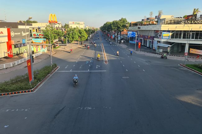 HCMC to begin social distancing under Directive 16 from midnight on July 9
