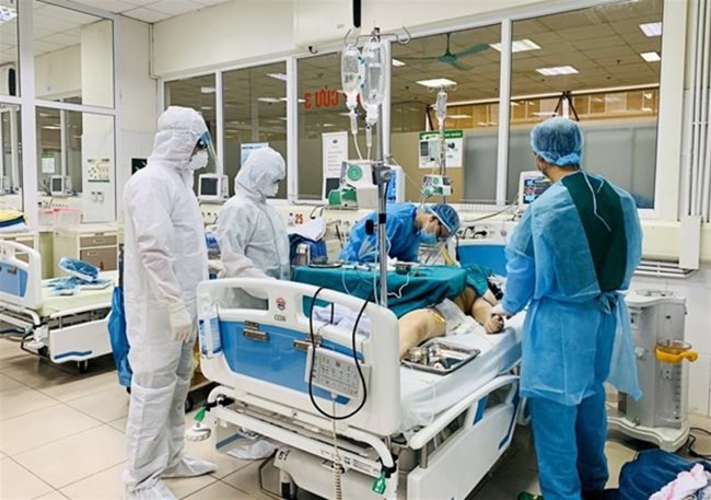 INCHAM purchases ECMO machine for HCMC’s hospital
