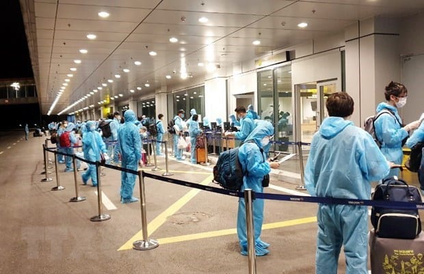 Central provinces receive people back from HCMC