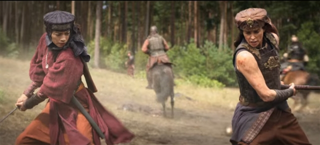 Movie star Vân performs in Netflix hit