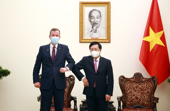 Australia Eyes Further Cooperation Provides Vietnam with 1 5 mln Covid vaccine doses
