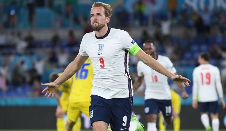 England thrash Ukraine to reach Euro semis as Kane scores twice