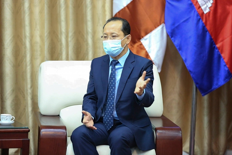Oversea Vietnamese Praise Vaccination Campaign in Cambodia