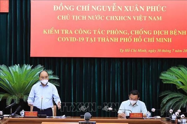 President works with leaders of Ho Chi Minh City