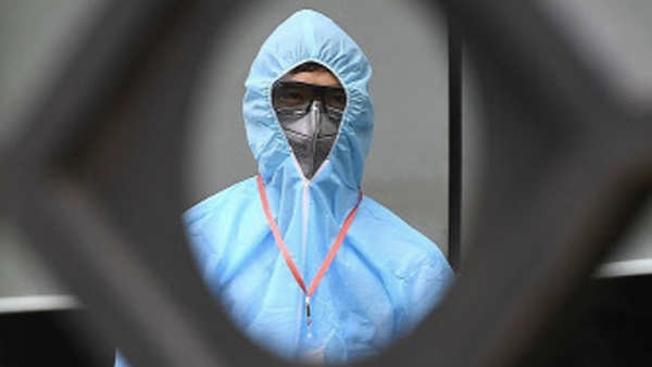 Vietnam confirms 1,438 local Covid-19 cases in 18 localities Friday morning