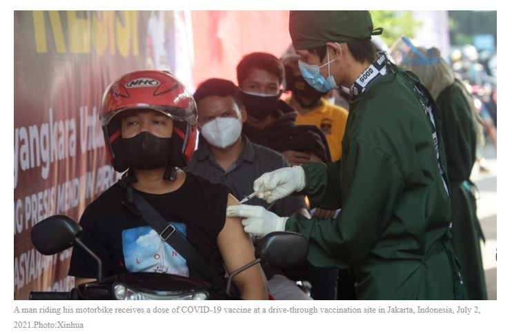 Vietnamese in Malaysia donate to COVID-19 vaccine fund