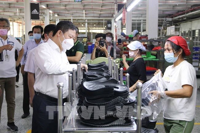 Pandemic keeps over 33,000 Pouyuen workers away from work