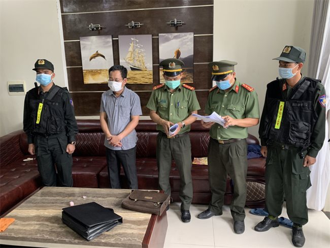Phu Bai airport official arrested over graft