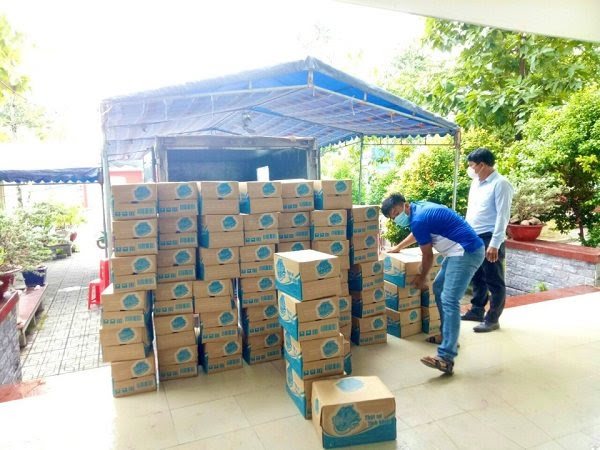 Saigon Times – Great Circle donates mineral water to Di An Medical Center