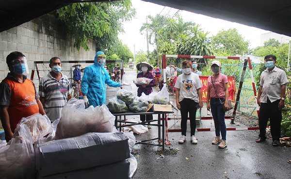 Saigon Times - Great Circle offers relief to people in HCMC’s 1, Hoc Mon districts