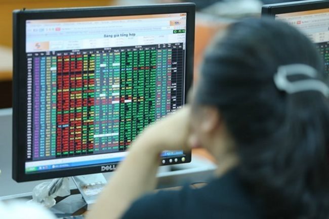 Securities, bank stocks underpin VN-Index uptrend