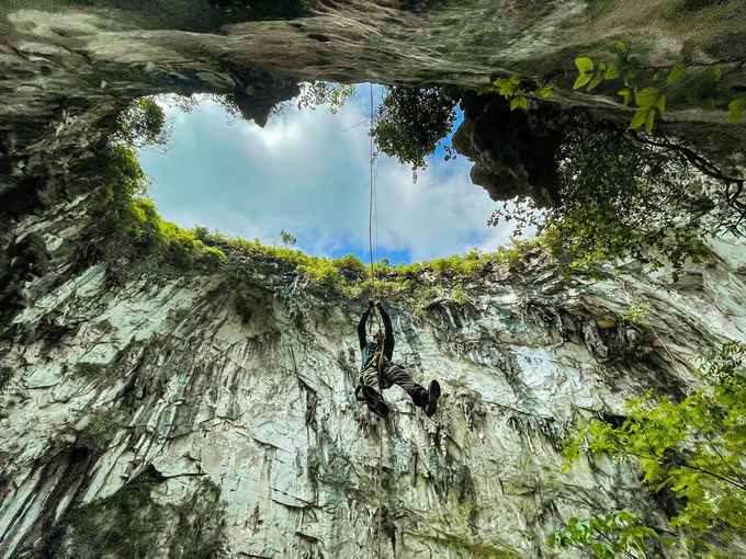 The sinkhole in the heart of Ha Giang for the adventurous