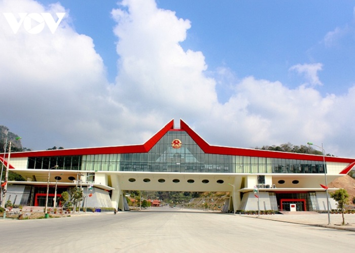 The whole experience of going to Huu Nghi Lang Son International Border Gate