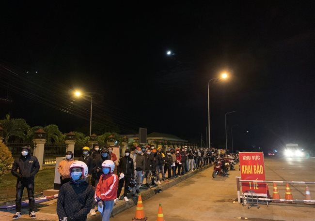Thousands of people from southern provinces rush home in Central Highlands