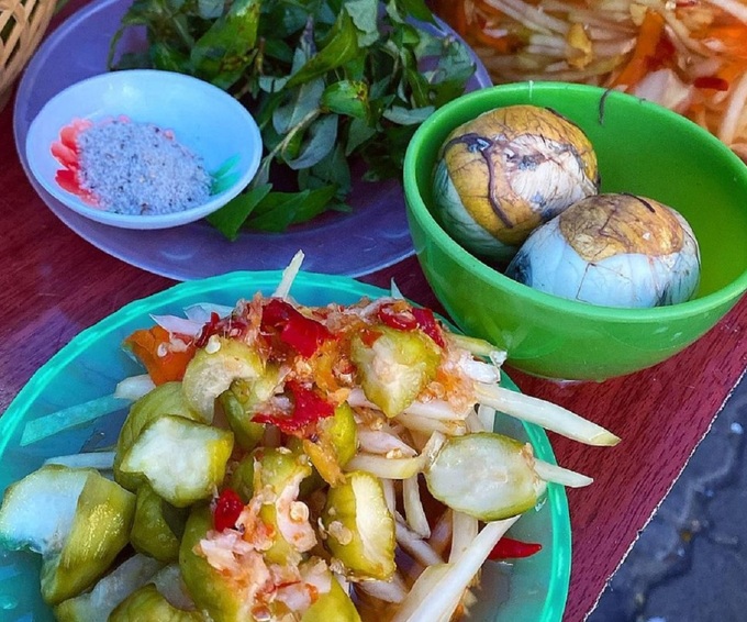 Traditional dishes have strange variations in Da Nang