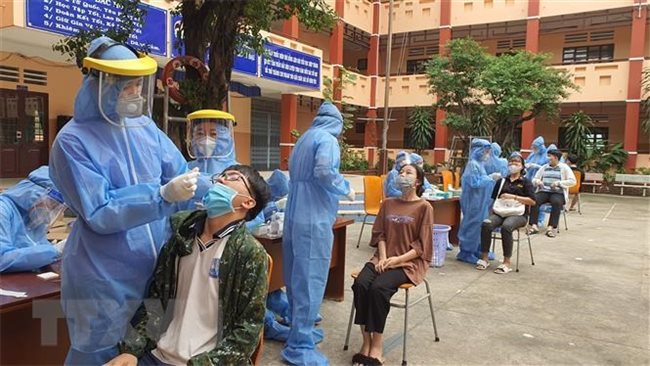 Vietnam again reports four-digit number in daily Covid-19 cases