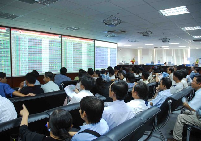 VN-Index gains ground despite negative Covid-19 mood
