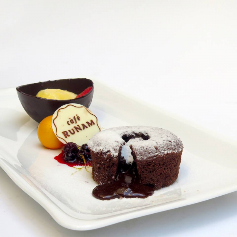 10 addresses selling the best Chocolate Lava Cake in Ho Chi Minh City.