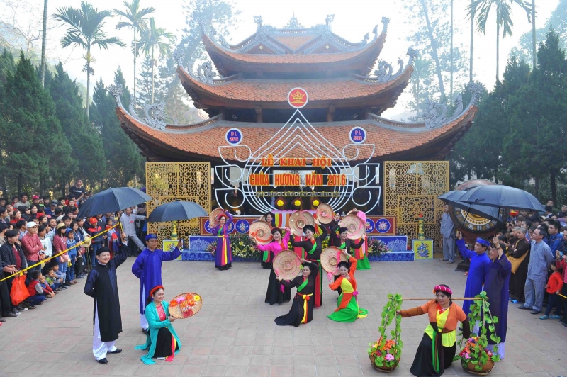 16 places to pray for fortune and luck are considered the most sacred in Vietnam