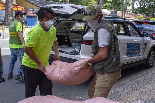 2030 Businesspeople Club delivers necessities to people in quarantined areas