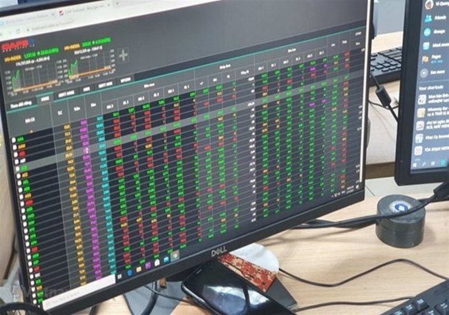 Active cash flow supports VN-Index
