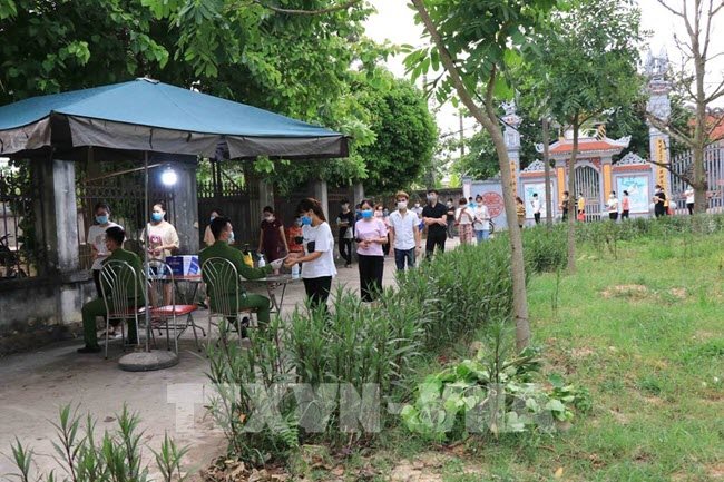 Bac Ninh reopens some non-essential services as Covid-19 situation eases