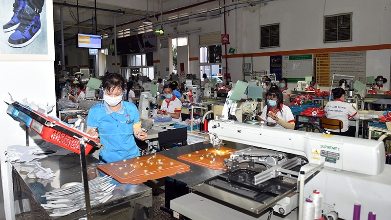 PM orders law revision to solve difficulties in investment, business