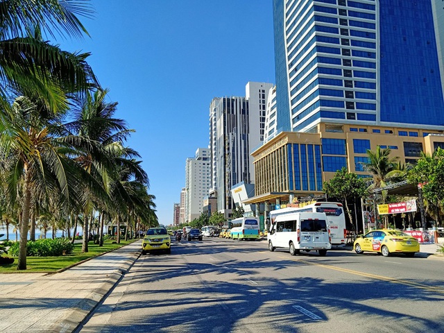 Why transactions for real estate in Vietnam’s coastal tourism cities decreased?