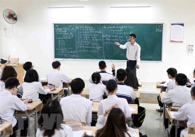 Danang covers tuition fees of students for 2021-2022 school year