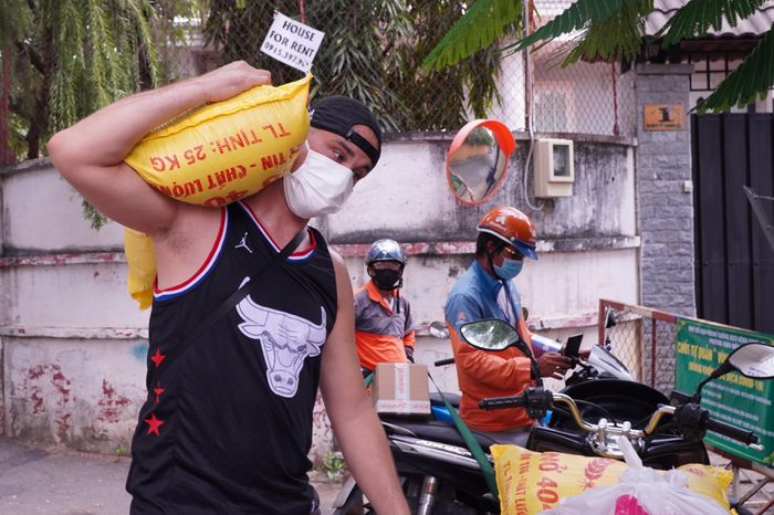 Foreigners Get Early Vaccinations in Ho Chi Minh City