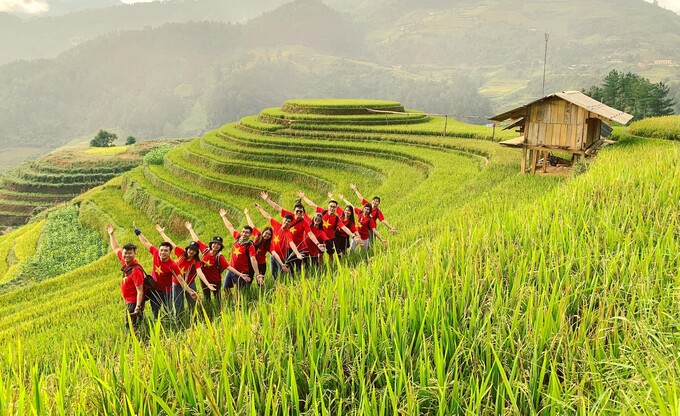 Group of colleagues for 6 years in a row invited each other to the North