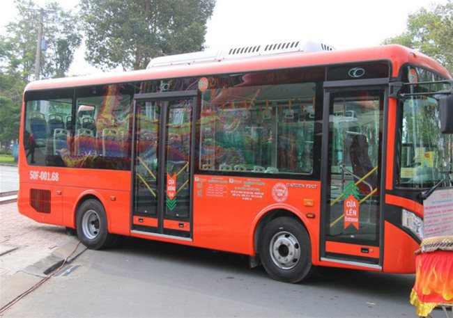 HCMC converts passenger coaches into ones transporting Covid-19 patients