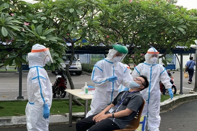 HCMC set to extend social distancing