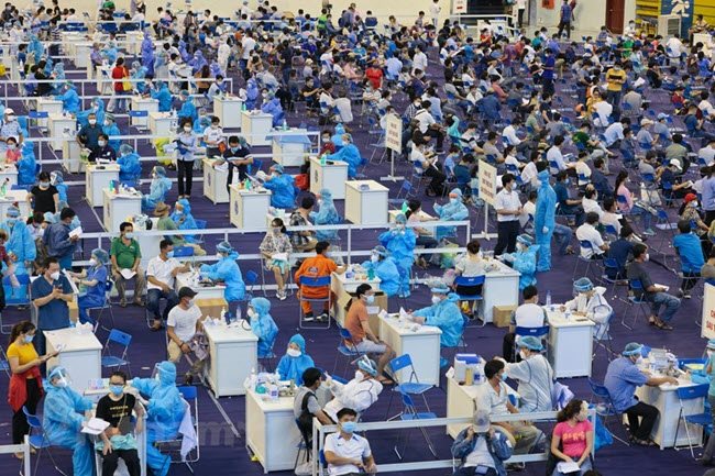HCMC set to extend vaccination rollout to people aged 12-18