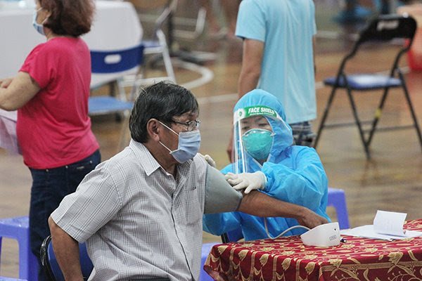 HCMC to make list of people aged over 18 for Covid-19 vaccination