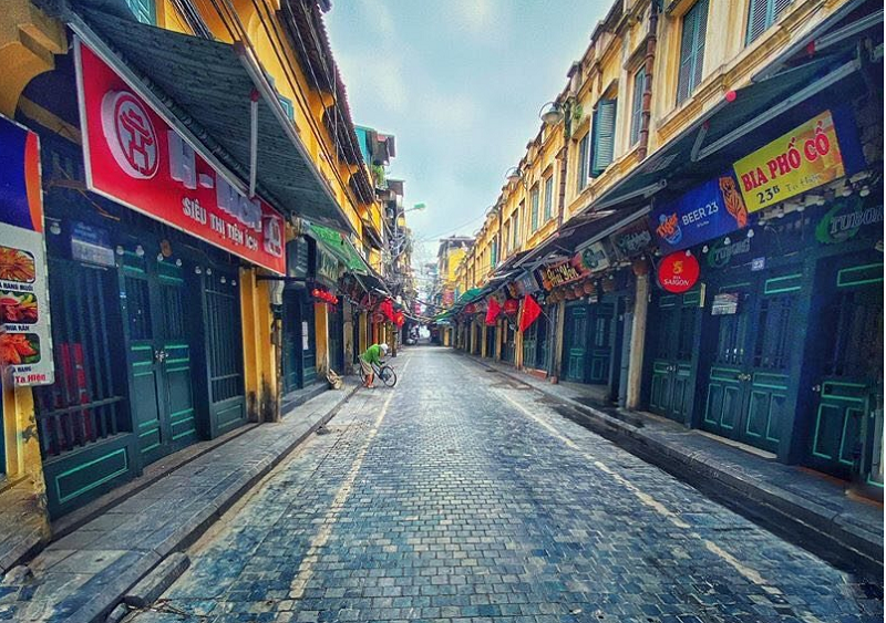 HCMC and all southern cities extend social distancing for another 14 days to contain the virus