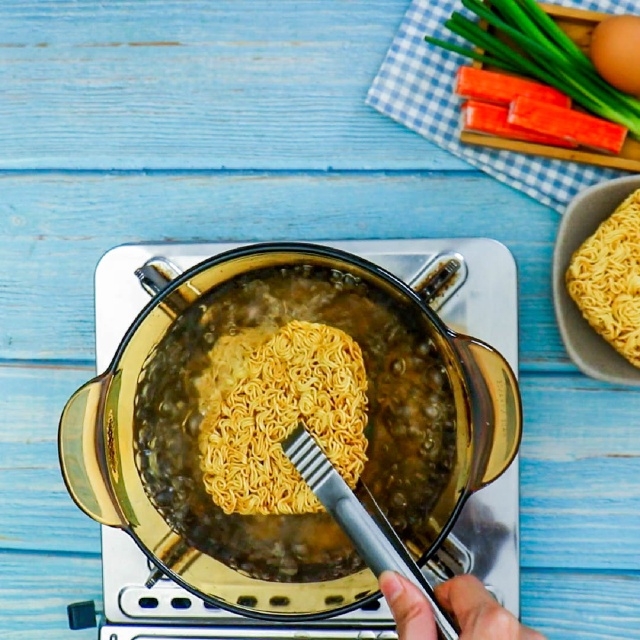 How to Turn Instant Noodles Into Tasty Pizza Quick and Easy Recipe for Lockdown Living
