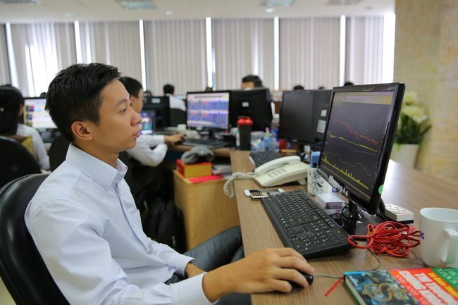 Main index falls slightly